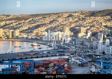 Vue sur le port de Valparaiso Banque D'Images