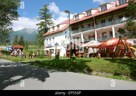 Hôtel et montagne en Tatranska Lomnica, Slovaquie. Banque D'Images