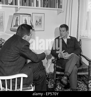 Acteurs et Actrices und der deutschamerikanische Réalisateur Ullrich Haupt (rechts) à Hambourg, Allemagne 1960 er Jahre. L'allemand-américain Banque D'Images