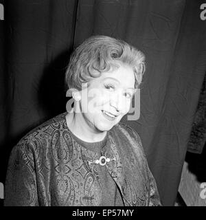 Deutsche Schauspielerin und Operettensängerin Trude Hesterberg à Hamburg, Deutschland 1960 er Jahre. L'actrice allemande et oper Banque D'Images