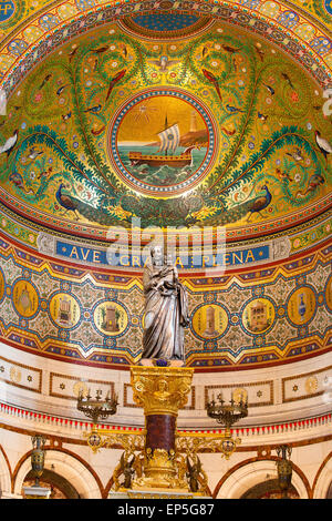 Marseille,France-May 6,2011 : intérieur en basilique Catholique Notre Dame De La Garde.T Banque D'Images