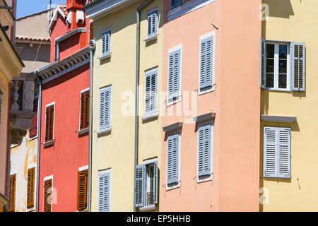 Détails de l'architecture résidentielle colorée de Rovinj, Croatie. Banque D'Images