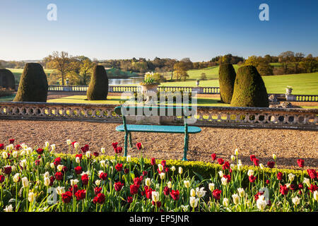 Vue depuis la terrasse de Bowood House dans le Wiltshire. Banque D'Images