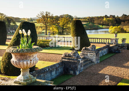 Vue depuis la terrasse de Bowood House dans le Wiltshire. Banque D'Images