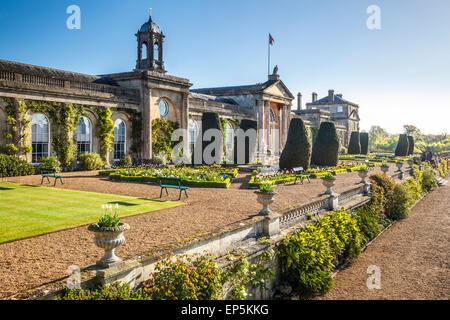 La terrasse de Bowood House dans le Wiltshire. Banque D'Images