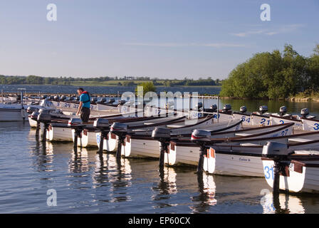 RUTLAND WATER, ANGLETERRE - 07 juin 2013 : les bateaux de pêche de mouche par J.M.Coulam Boat Builders le 07 juin au chalet de pêche, Rutland Banque D'Images