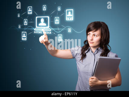 Businesswoman pressing social moderne type d'icônes Banque D'Images