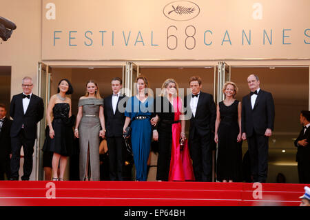 Thierry Fremaux, Fleur Pellerin, Sara Forestier, Rod Paradot, Emmanuelle Bercot, Catherine Deneuve, Benoît Magimel, Frédérique Bredin et Pierre Lescure participant à la soirée d'ouverture avec la première de 'la tete haute / Standing Tall' à la 68e Festival de Cannes le 13 mai, 2015 Banque D'Images