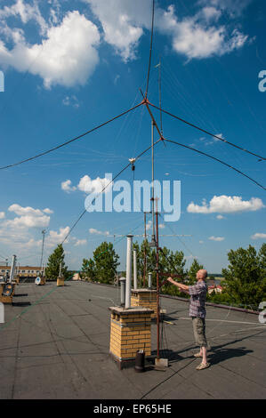 Antennes Radio amateur sur le toit à Grajewo, NE la Pologne. Banque D'Images