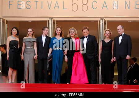 Fleur Pellerin, Sara Forestier, Rod Paradot, Emmanuelle Bercot, Catherine Deneuve, Benoît Magimel, Frédérique Bredin et Pierre Lescure participant à la soirée d'ouverture avec la première de 'la tete haute/Standing Tall' à la 68e Festival de Cannes le 13 mai, 2015 Banque D'Images