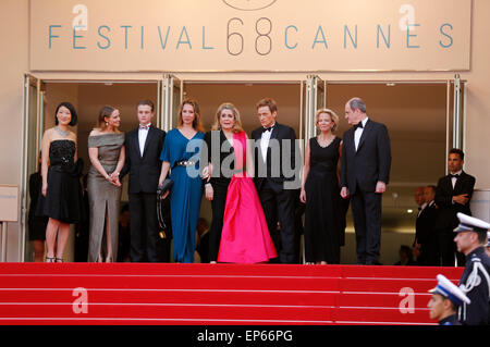 Fleur Pellerin, Sara Forestier, Rod Paradot, Emmanuelle Bercot, Catherine Deneuve, Benoît Magimel, Frédérique Bredin et Pierre Lescure participant à la soirée d'ouverture avec la première de 'la tete haute/Standing Tall' à la 68e Festival de Cannes le 13 mai, 2015 Banque D'Images