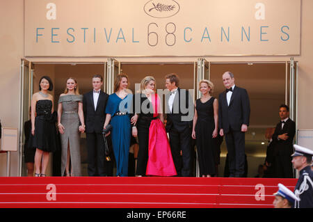 Fleur Pellerin, Sara Forestier, Rod Paradot, Emmanuelle Bercot, Catherine Deneuve, Benoît Magimel, Frédérique Bredin et Pierre Lescure participant à la soirée d'ouverture avec la première de 'la tete haute/Standing Tall' à la 68e Festival de Cannes le 13 mai, 2015 Banque D'Images