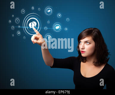 Businesswoman pressing social moderne type d'icônes Banque D'Images