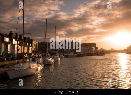 Coucher du soleil dans le port de Weymouth, Dorset, Angleterre, Royaume-Uni Banque D'Images