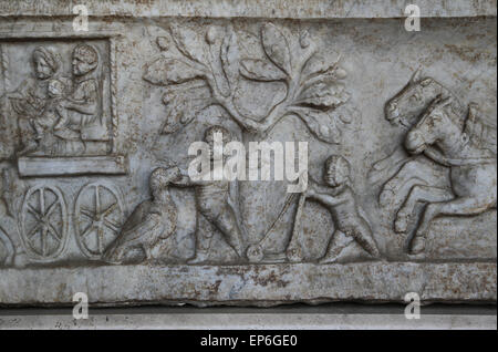 Sarcophage avec voyage du défunt dans l'au-delà. En. Début 2e s. AD. Roman. Musée National Romain. L'Italie. Banque D'Images