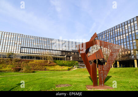 La sculpture à la Commission européenne (Bâtiment Jean Monnet) dans le quartier européen, Kirchberg, Luxembourg Banque D'Images