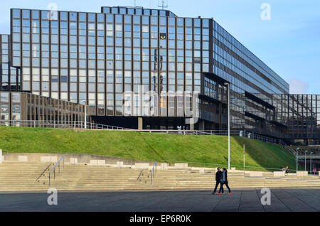 Matin lumière brillant au cours de la Commission européenne (Bâtiment Jean Monnet) dans le quartier européen, Kirchberg, Luxembourg Banque D'Images