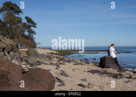 Couple au bord de mer à Sunshine Banque D'Images