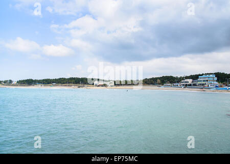 Vue entière de l'OHI Tue Beach situé dans le nord-ouest de l'île de Jéju, en Corée. Banque D'Images