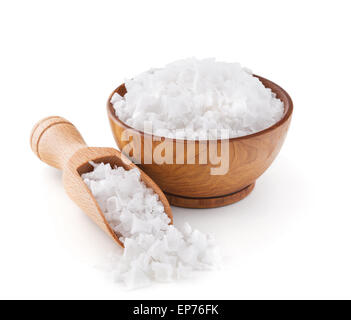 Flocons de sel de mer de Chypre dans un bol en bois Banque D'Images