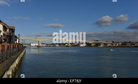 Une vue de pont Itchen à Southampton de Ocean Village Banque D'Images