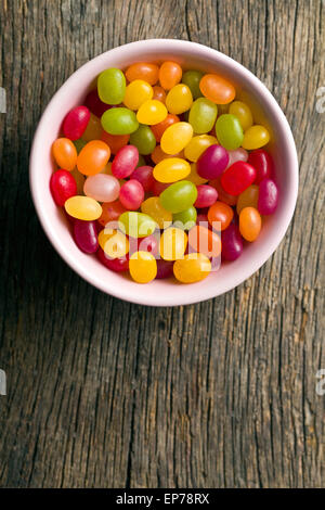 Vue de dessus de jelly beans in bowl Banque D'Images