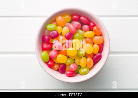 Vue de dessus de jelly beans in bowl Banque D'Images