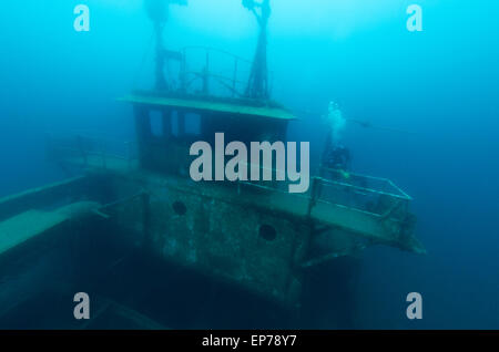 Plongée sous marine sur le pont du Niagara II naufrage près de Tobermory, Ontario, Canada. Banque D'Images