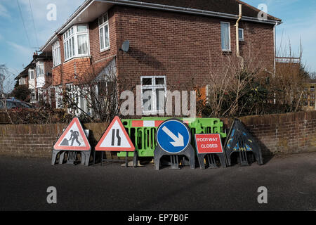 Divers signes de travaux routiers Banque D'Images