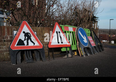 Divers signes de travaux routiers Banque D'Images