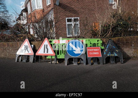 Divers signes de travaux routiers Banque D'Images