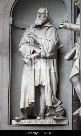 Statue de Galilée à l'extérieur du musée des Offices à Florence, Italie Banque D'Images