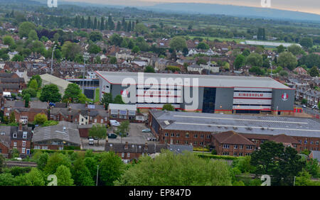 La cathédrale de Gloucester, Gloucestershire, Royaume-Uni, le 14 mai, 2015. Vue de l'accueil de Kingsholm, Gloucester Rugby, du haut de la tour de la cathédrale de Gloucester Credit : Jules annan/Alamy Live News Banque D'Images