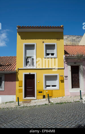 Maison Jaune dans l'Alacantara district de Lisbonne Portugal Banque D'Images