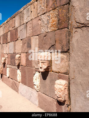 Face au mur, de l'Altiplano, Tiwanaku Titicaca région, Bolivie Banque D'Images