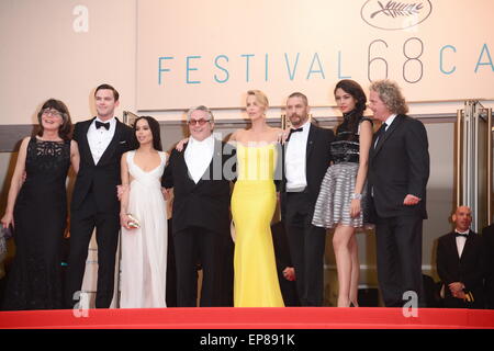 Cannes, France. 14 mai, 2015. CANNES, FRANCE - 14 MAI : CANNES, FRANCE - 14 MAI : Margaret Sixel, acteurs Nicholas Hoult, Zoe Kravitz, réalisateur George Miller, acteurs Charlize Theron, Tom Hardy, Courtney Eaton et producteur Doug Mitchell assister à la "Max : Fury Road' Premiere annuelle lors de la 68e Festival de Cannes le 14 mai 2015 à Cannes, France. assiste à la "Max : Fury Road' Premiere annuelle lors de la 68e Festival de Cannes le 14 mai 2015 à Cannes, France. Credit : Frederick Injimbert/ZUMA/Alamy Fil Live News Banque D'Images