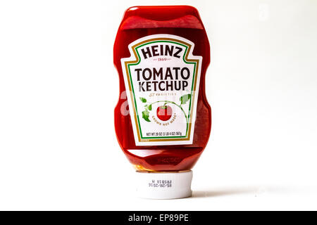 Un récipient de Squeeze le ketchup Heinz Banque D'Images