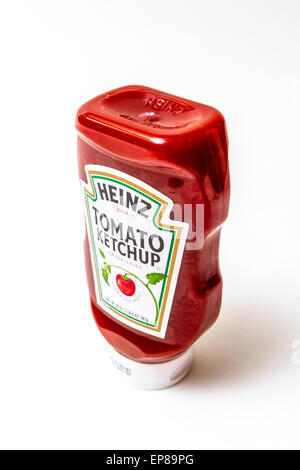 Un récipient de Squeeze le ketchup Heinz Banque D'Images