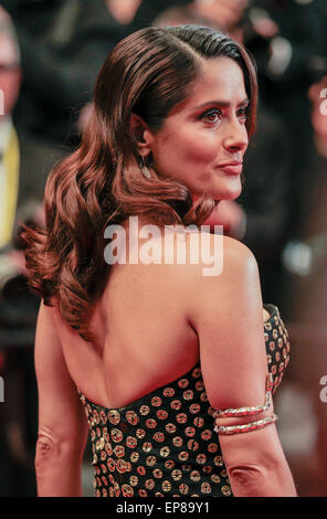 Cannes, France. 14 mai, 2015. L'actrice Salma Hayek de conte de fées, Premiere 68 ème Festival du Film de Cannes Cannes, France The Village77995 Allstar Crédit : photo library/Alamy Live News Banque D'Images