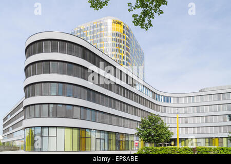 Nouveau siège de l'association des propriétaires de voiture allemande. ADAC est un club automobile fournissant des secours et des services de réparation technique sur les routes européennes. Banque D'Images