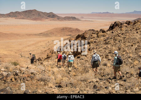 L'Afrique, la Namibie. Tok Tokkie Trails. Groupe de randonneurs. Banque D'Images