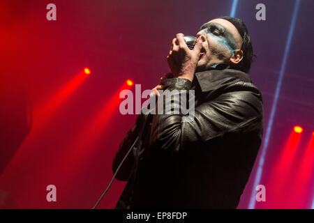 Madison, Wisconsin, USA. 12 mai, 2015. MARILYN Manson Singer il se produit avec son groupe au Orpheum Theatre de Madison, Wisconsin © Daniel DeSlover/ZUMA/Alamy Fil Live News Banque D'Images