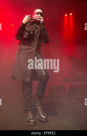 Madison, Wisconsin, USA. 12 mai, 2015. MARILYN Manson Singer il se produit avec son groupe au Orpheum Theatre de Madison, Wisconsin © Daniel DeSlover/ZUMA/Alamy Fil Live News Banque D'Images