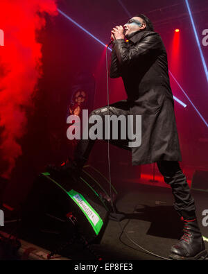 Madison, Wisconsin, USA. 12 mai, 2015. MARILYN Manson Singer il se produit avec son groupe au Orpheum Theatre de Madison, Wisconsin © Daniel DeSlover/ZUMA/Alamy Fil Live News Banque D'Images