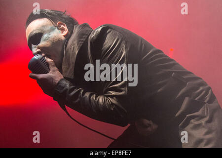 Madison, Wisconsin, USA. 12 mai, 2015. MARILYN Manson Singer il se produit avec son groupe au Orpheum Theatre de Madison, Wisconsin © Daniel DeSlover/ZUMA/Alamy Fil Live News Banque D'Images