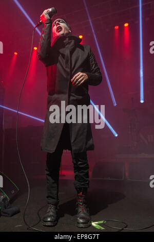 Madison, Wisconsin, USA. 12 mai, 2015. MARILYN Manson Singer il se produit avec son groupe au Orpheum Theatre de Madison, Wisconsin © Daniel DeSlover/ZUMA/Alamy Fil Live News Banque D'Images