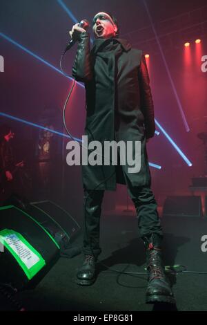 Madison, Wisconsin, USA. 12 mai, 2015. MARILYN Manson Singer il se produit avec son groupe au Orpheum Theatre de Madison, Wisconsin © Daniel DeSlover/ZUMA/Alamy Fil Live News Banque D'Images