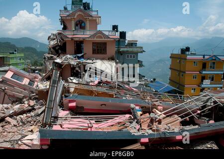 Le Népal, Dolakha. 15 mai, 2015. Les maisons sont vu effondré à la zone touchée par le séisme, Dolakha dans environ 150 km de Katmandou, Népal, 15 mai 2015. Le nombre de morts dans un nouveau séisme puissant qui a secoué le Népal le mardi a grimpé à 117 et autour de 2, 760 autres blessés, la police du Népal a dit dans sa dernière mise à jour le Vendredi. Credit : Pratap Thapa/Xinhua/Alamy Live News Banque D'Images