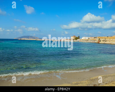 Port de Favignana au début du printemps, Sicile Banque D'Images