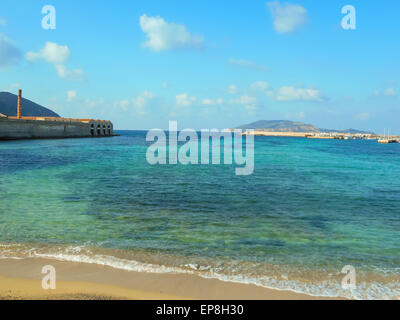 Port de Favignana au début du printemps, Sicile Banque D'Images